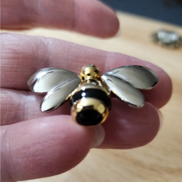 Gold and Silver Bee Brooch - Picture 2 of 8